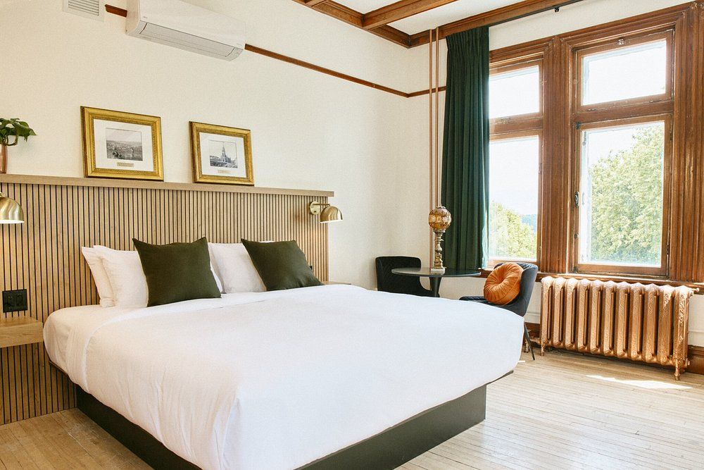 Grand Suite — Mountain View · Terrace